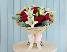 Букет цветов из:  Лилии и Розы в Кобылках