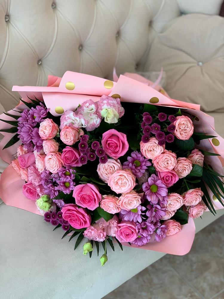 Букет цветов из: Хризантемы, Розы и Лизиантусы в Кобылках