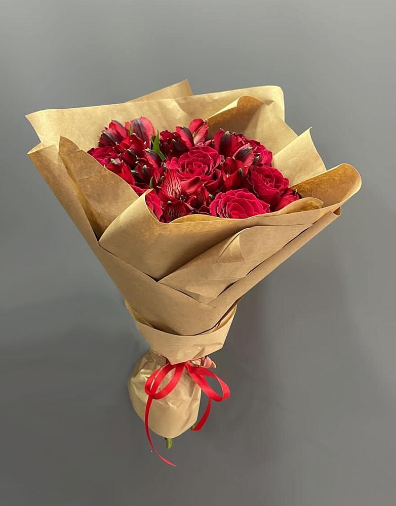 Букет цветов из: Альстромерии и Розы в Кобылках