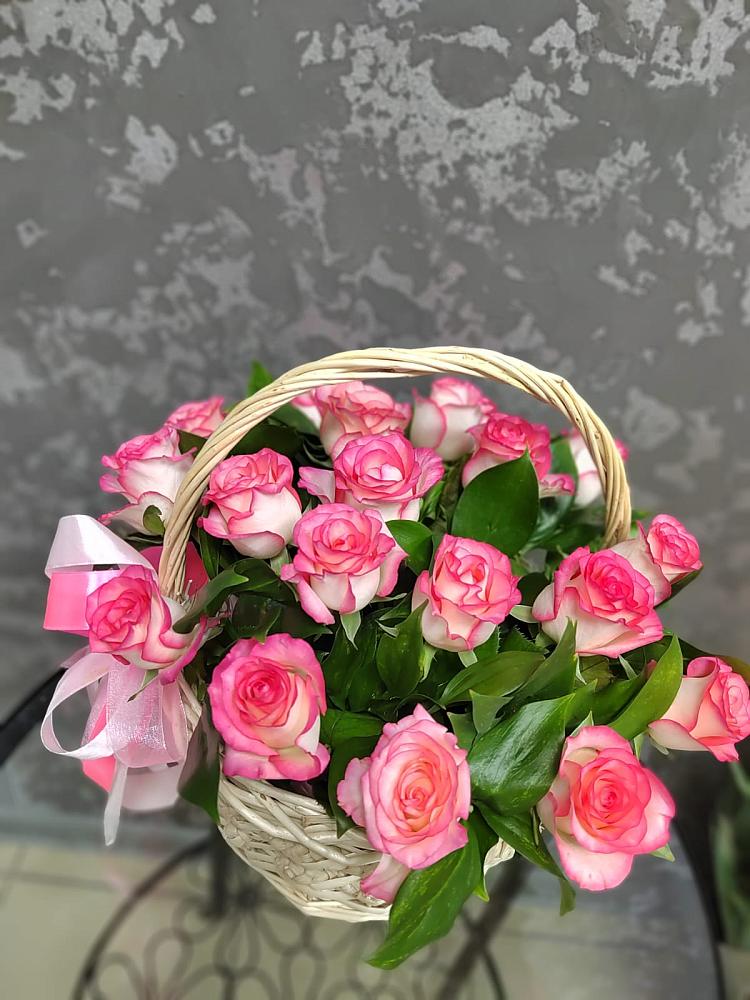 Цветочная композиция из Розы в корзине в Кобылках