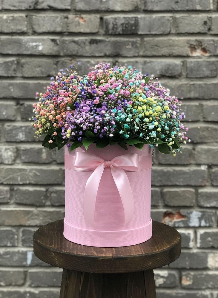 Цветочная композиция из Гипсофила и Розы в шляпной коробке в Кобылках
