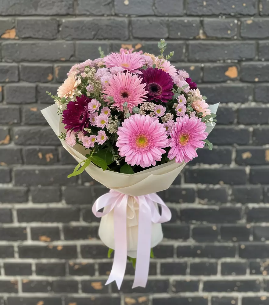 Букет цветов из: Герберы и Хризантемы в Кобылках