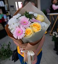 Букет цветов из:  Герберы, Розы и Хризантемы в Кобылках