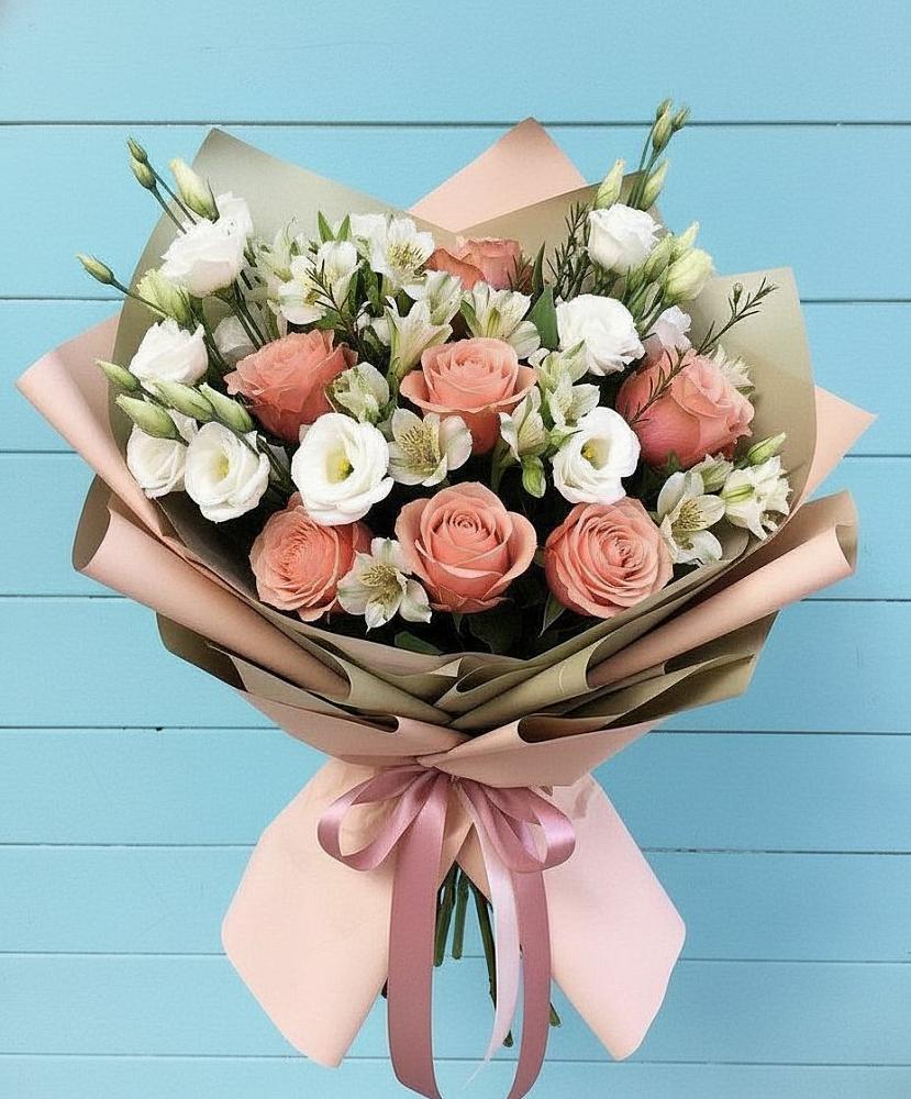 Букет цветов из: Розы, Альстромерии и Лизиантусы в Кобылках