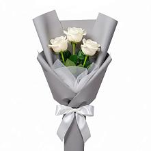 Букет 3 белые розы в Кобылках