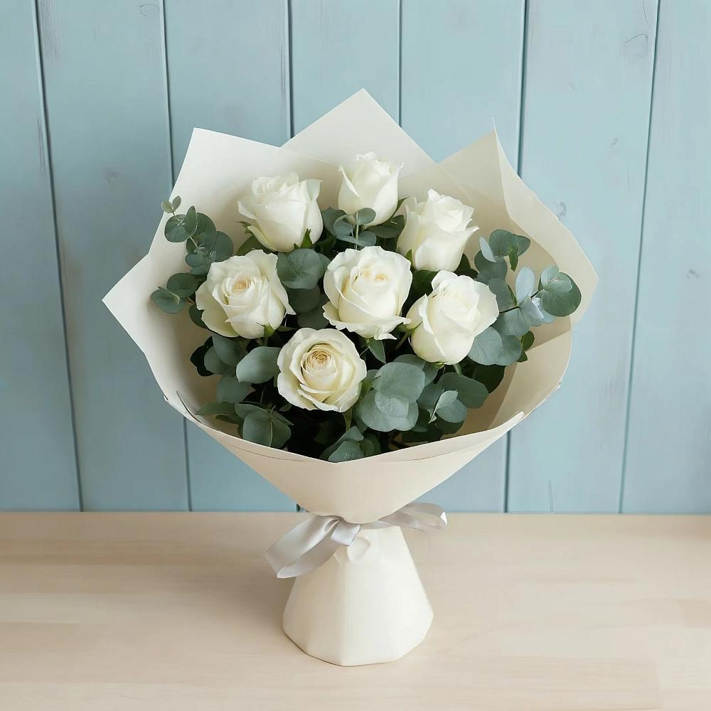Букет Белые розы в Эвкалипте в Кобылках