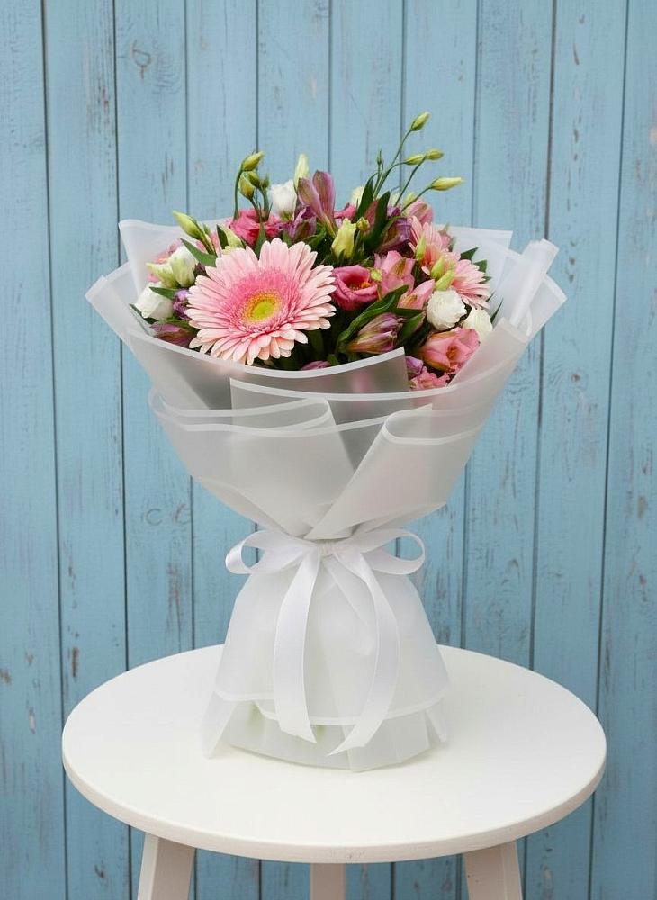 Букет цветов из: Герберы, Альстромерии и Лизиантусы в Кобылках