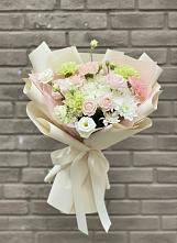 Букет цветов из:  Гвоздики, Розы, Лизиантусы и Хризантемы в Кобылках