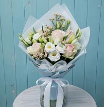 Букет цветов из:  Розы и Лизиантусы в Кобылках