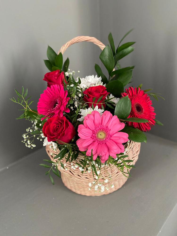 Цветочная композиция из Розы, Хризантемы и Герберы в корзине в Кобылках