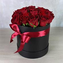 Цветочная композиция из Розы в шляпной коробке в Кобылках