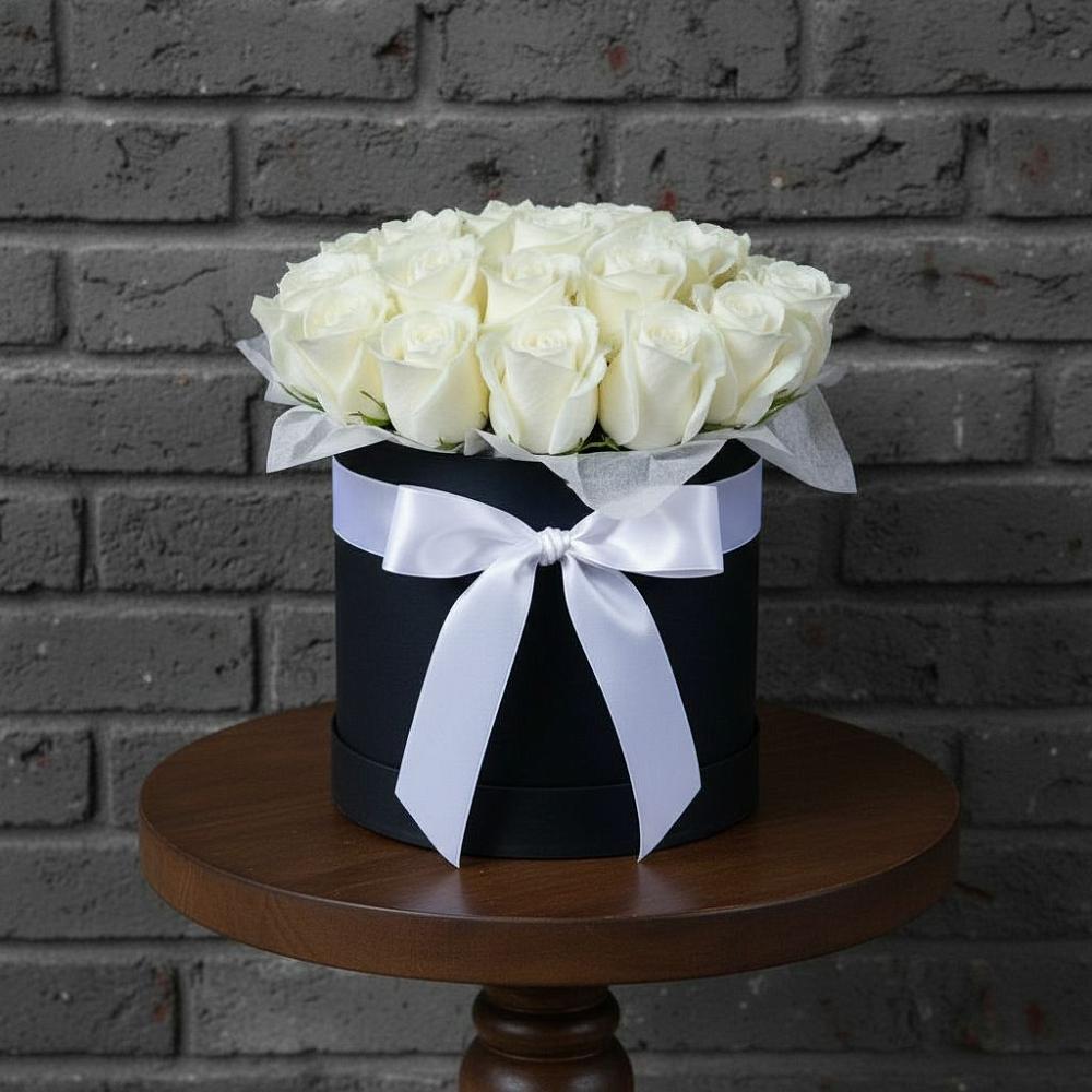 Цветочная композиция из Розы в шляпной коробке в Кобылках