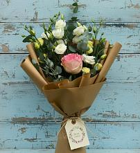 Букет цветов из:  Розы и Лизиантусы в Кобылках