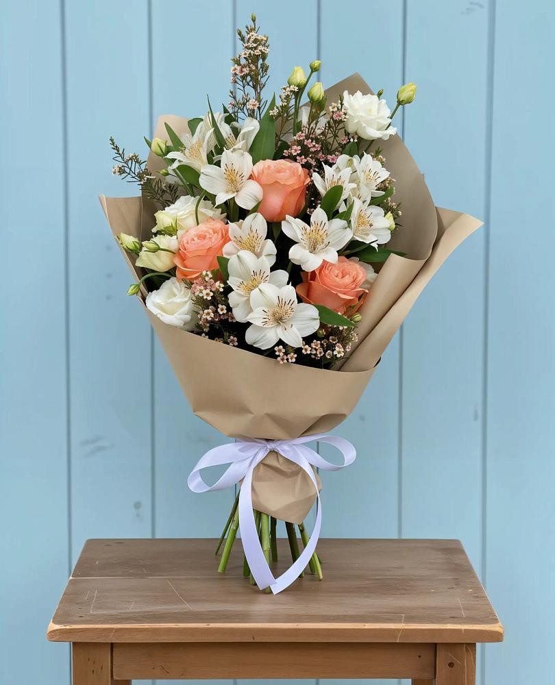 Букет цветов из: Альстромерии, Лизиантусы, Розы и Хризантемы в Кобылках