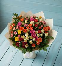 Букет Микс из разноцветных кустовых роз в Кобылках