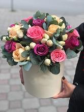 Цветочная композиция из Розы в шляпной коробке в Кобылках